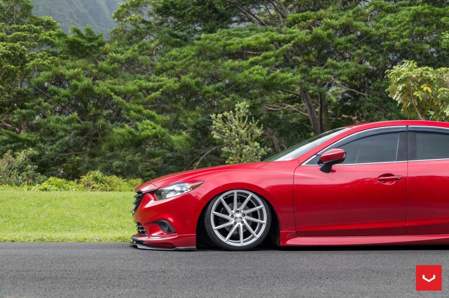 Детали экстерьера Mazda6 X Work on Vossen Wheels (CVT) 2017 года  (фото 5 из 10)